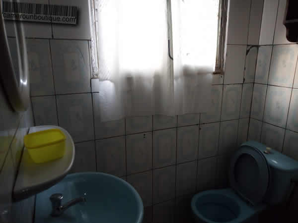 Studio meublé 1 chambre F2 à louer à Yaoundé Omnisport Salle de bain