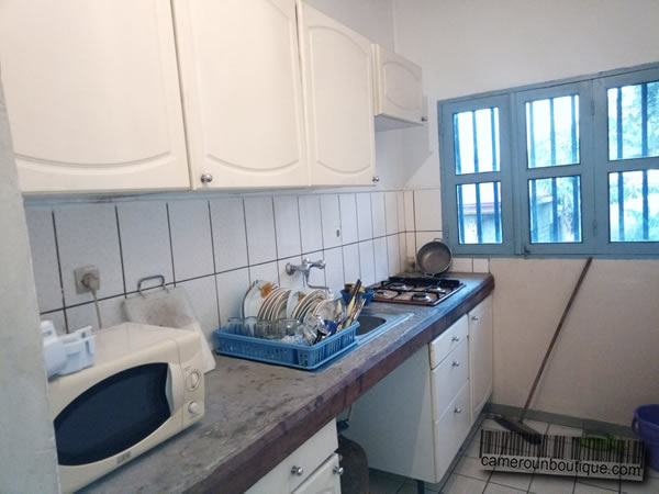 Cuisine appartement Meublé à Omnisport Yaoundé