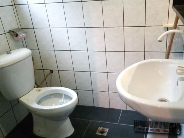 Chambre F1 meublée à louer à Douala Bonapriso